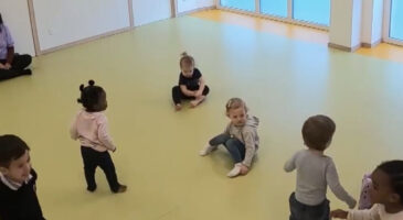 « Atelier rien » : ces crèches laissent les bébés s’amuser dans des pièces totalement vides