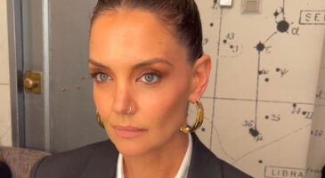 Katie Holmes, 44 ans, adopte une tresse graphique jamais vue ailleurs, et le résultat est SUBLIME