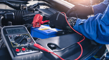 Entretenir la batterie de sa sportive : les erreurs à éviter