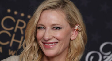 Cate Blanchett (53 ans) reproduit l’incendiaire look que Sharon Stone portait il y a plus de vingt ans 