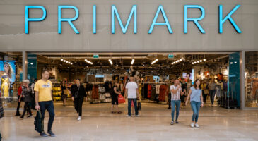 Scandale Primark : des mystérieux "messages SOS" cachés dans les étiquettes des vêtements alertent les clients