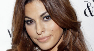 Eva Mendes, 49 ans : incroyablement belle dans cette robe blanche de "mariée"