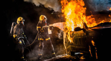 Pourquoi les voitures électriques prennent-elles feu ?