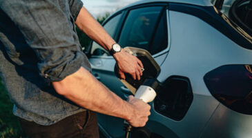 Voitures électriques : pourquoi certains constructeurs rétropédalent ?