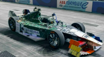 Cette voiture de course est fabriquée seulement en... déchets électroniques !