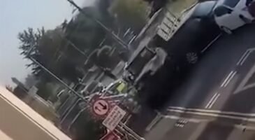 Énervé après une dispute conjugale, il s'en prend à la police avec un camion militaire