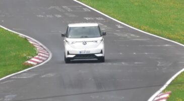Ce minibus électrique Volkswagen prend des airs de supercars sur le Nürburgring