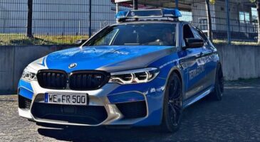 Il transforme sa BMW M5 en voiture de police de 626 chevaux !