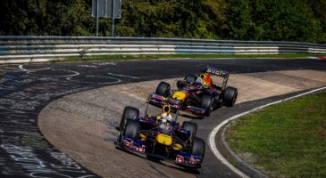 Vettel et Coulthard réveillent le Nürburgring au son du V8 ! (vidéo)