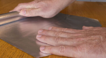 Voici pourquoi le papier aluminium a un côté brillant et un autre mat, son utilité secrète