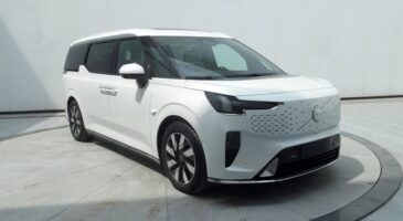 Volvo EM90 : voilà les premières images du monospace suédois