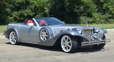 Étrange : il crée une voiture des années 1930 à partir d'une Cadillac XLR