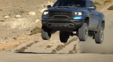 Le RAM TRX de 712 ch est époustouflant en tout-terrain ! (+ vidéo)