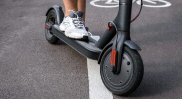 Il roule à 100 km/h en trottinette électrique et se fait flasher !