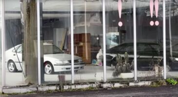 Découverte inattendue : il tombe nez à nez avec une concession Saab abandonnée