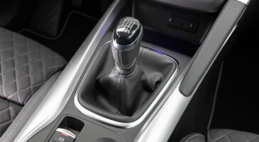 Rouler au point mort : ces dangers que vous ne soupçonniez pas