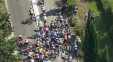 Chute spectaculaire sur le Tour de France ! (vidéo)
