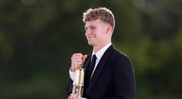 Léon Marchand, l'invitation totalement inattendue