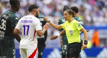 Ligue 1: Stéphanie Frappart, l’imposture