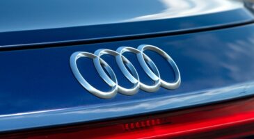 Audi : l’histoire fascinante derrière son nom et son emblématique logo