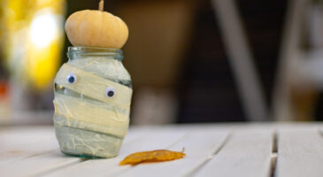 Halloween : 12 idées pour transformer vos bocaux en verre en décorations effrayantes