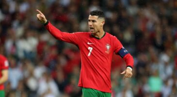 Ronaldo pique une colère, puis offre un récital