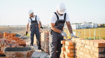 Construction illégale : il bâtit une maison avec piscine dans un champ agricole, tout est détruit à la pelleteuse