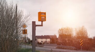 Flashée 14 fois par un radar, elle récupère finalement tous ses points grâce à un vice de procédure