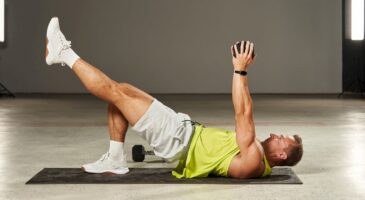 Jambes lourdes : 3 exercices de Pilates pour soulager la sensation de jambes lourdes, après 60 ans