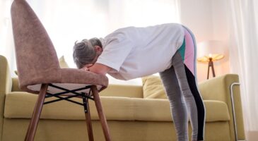 Pilates sur chaise après 50 ans : 5 exercices simples pour retrouver tonus et bien-être