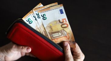 Retrait d'une grosse somme en liquide : ce que votre banque peut légalement vous demander