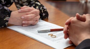 En cas de divorce, quelle épouse a le droit à la pension de réversion ?
