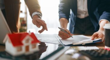 Nue-propriété et usufruit : qui doit payer les travaux d’une maison héritée ?