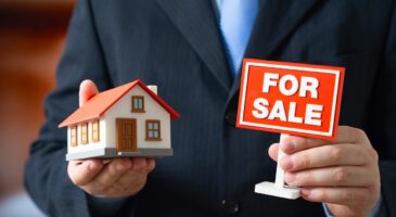 "Ils peuvent rentrer, mais..." : cette maison est à vendre, mais son occupante refuse de partir