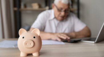 « Je n’ai jamais cotisé de ma vie » : combien touche réellement un retraité sans carrière en France ?
