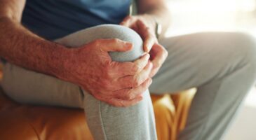 Mal au genou : quels exercices faire après 60 ans ?