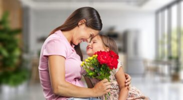 Retraite : deux nouveaux décrets ouvrent enfin la carrière longue aux mères, malgré les trimestres enfants