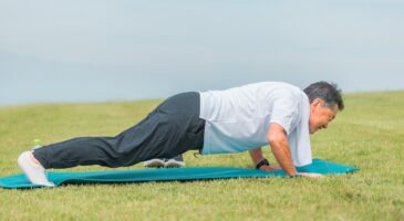 Bill, 98 ans, fait 40 pompes par jour, du yoga et du Pilates : "Je veux être en aussi bonne forme physique que possible"