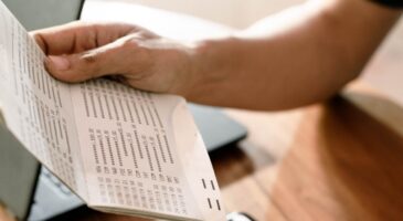 Compte bancaire : quelle somme garder sur son compte courant chaque mois ?