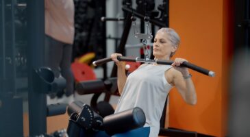 Musculation après 60 ans : ces exercices pourraient aussi renforcer votre cerveau