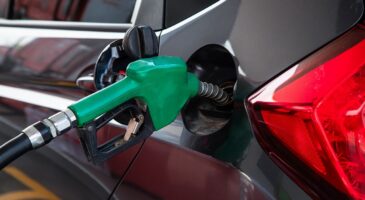 Pourquoi la hausse du prix de l’essence contraint certains retraités à réduire leurs déplacements ?