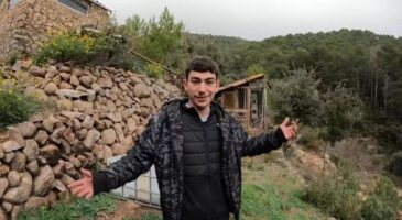 Javi, 23 ans, s’est installé seul à la campagne : "Je sais qu’ici j’ai la paix, la tranquillité et un foyer"