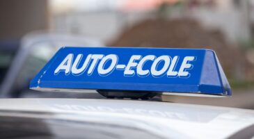 Ce propriétaire d’auto-école est formel : "Ce n'est pas rentable pour nous quand quelqu'un échoue ; ce qui est rentable, c'est quand les gens réussissent et libèrent la place pour d'autres élèves qui attendent de s'entraîner davantage"