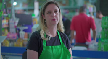 "Je suis caissière en supermarché et je ne supporte plus d'entendre ces 8 phrases des clients en 2026"