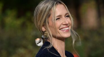 Cheveux blancs : idéale après 50 ans, cette technique de balayage fait paraître les cheveux plus lumineux sans les colorer entièrement 