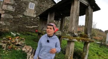 Lucía, 27 ans, a acheté une maison dans un village abandonné : "Les allocations chômage servent à ça. Pendant des mois, je me levais à 4 h du matin pour aller travailler plus tôt et pouvoir rénover la maison l’après-midi. J’ai travaillé dur pour ça"