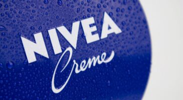 Maria Segurado, dermatologue chez Nivea : "Après l’été, la crème bleue a la capacité d’hydrater et d’aider à protéger la barrière cutanée"