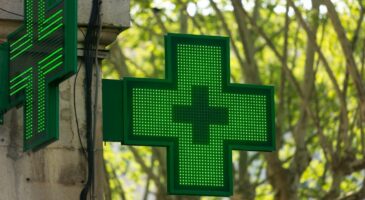 « Une valeur sûre » : ce sérum anti-taches n°1 de Caudalie couronné Meilleur Produit Pharma 2027