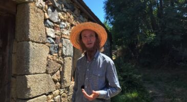 Samuel, agriculteur autonome en Bretagne : "Les maisons modernes pour moi ce sont des tas de déchets, des produits nocifs en fait toxiques pour la santé humaine"