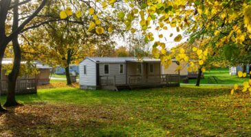 À 70 ans, elle vide son épargne retraite pour créer un village de tiny houses réservé aux femmes seules